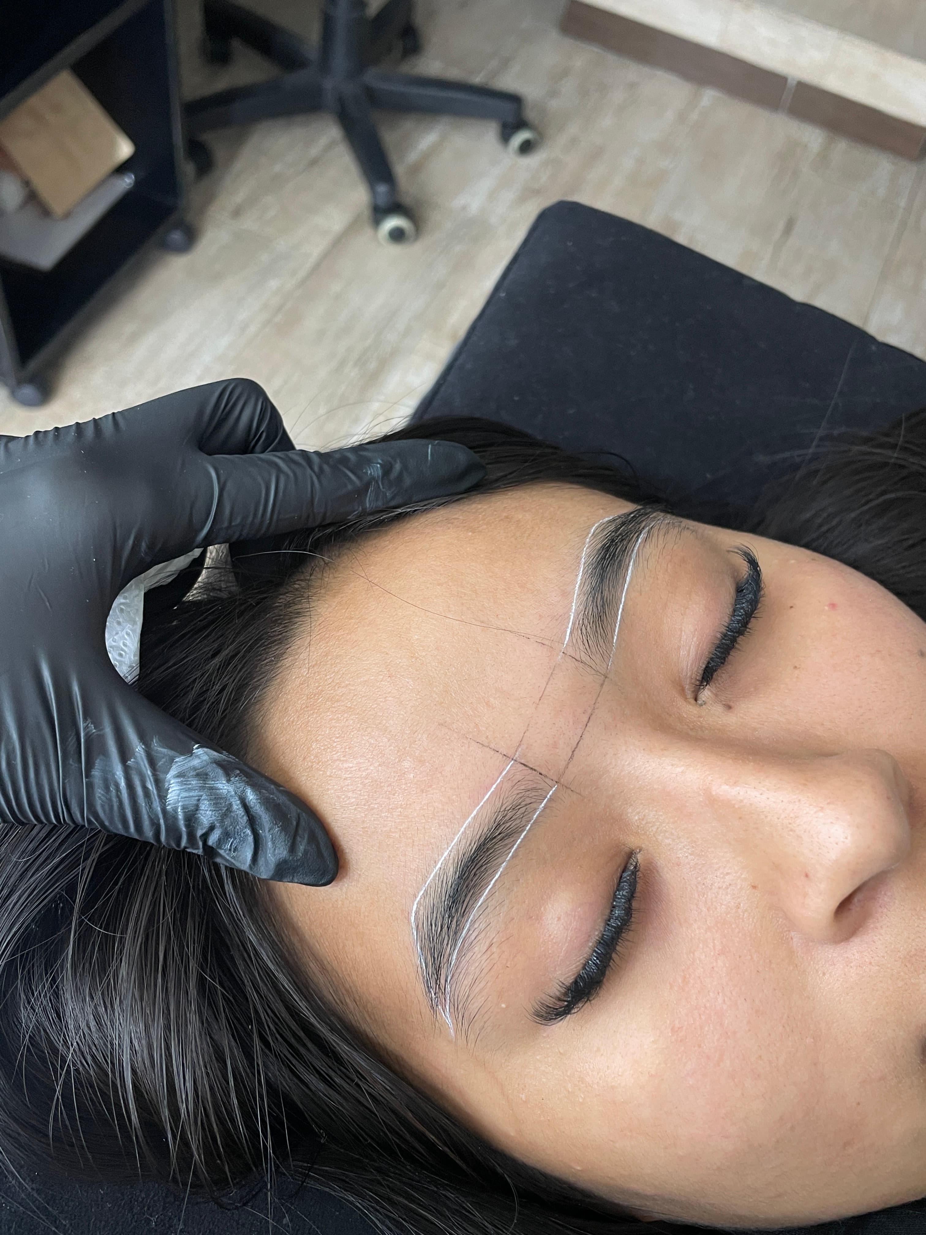 Diseño y perfilado de cejas