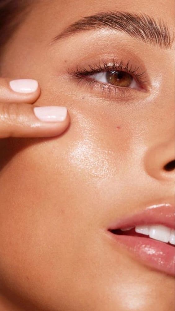 Dermaplaning glow
