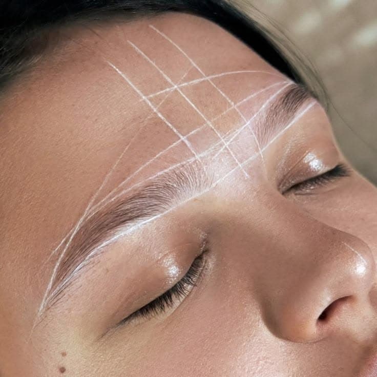 Diseño + Perfilado de cejas