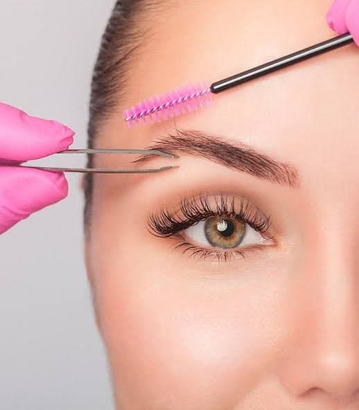 Service perfilado de cejas