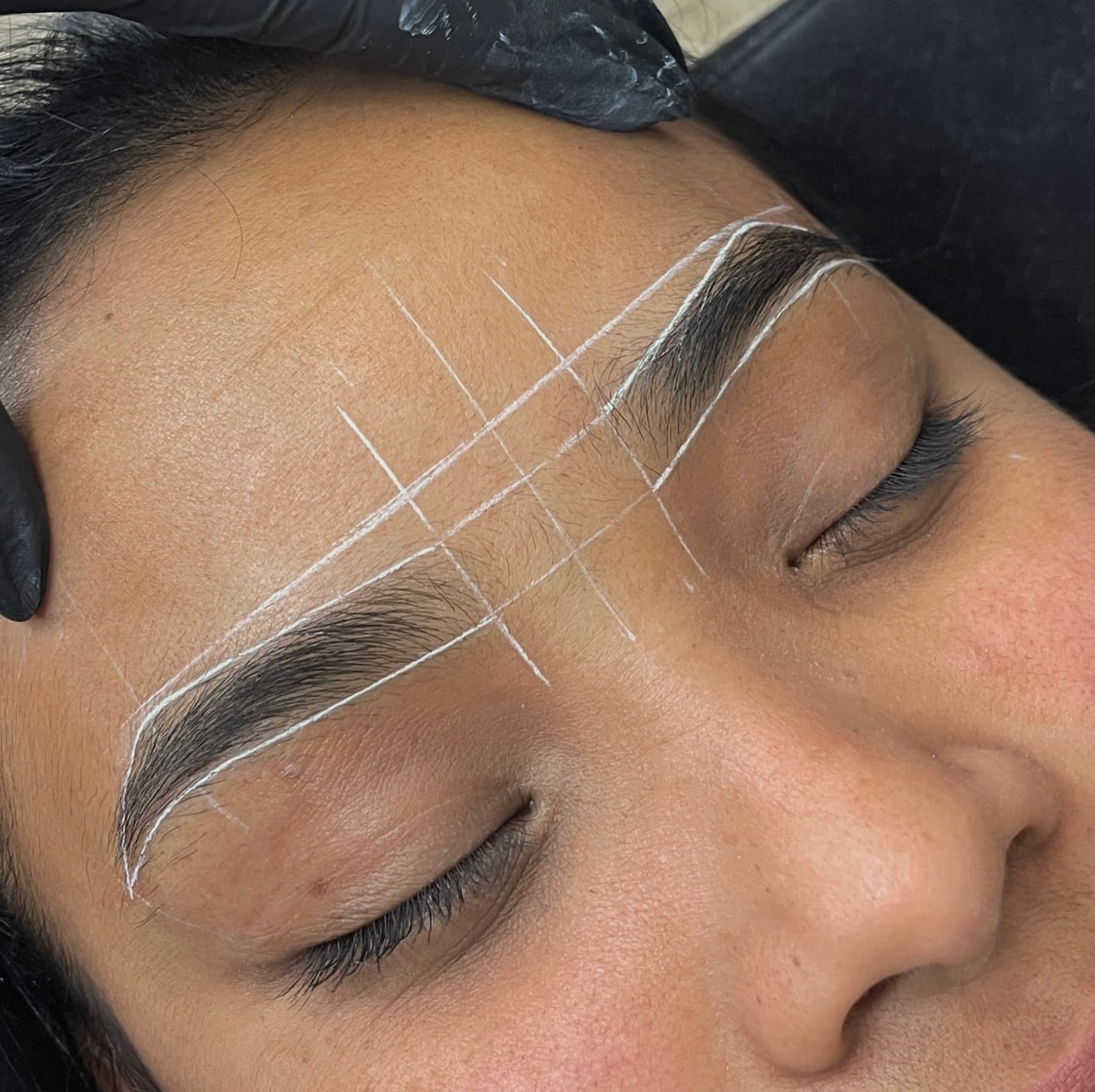 Diseño y perfilado de cejas