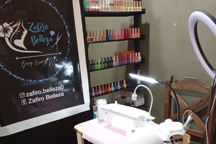 Salon de Belleza y Manicuría Femenina