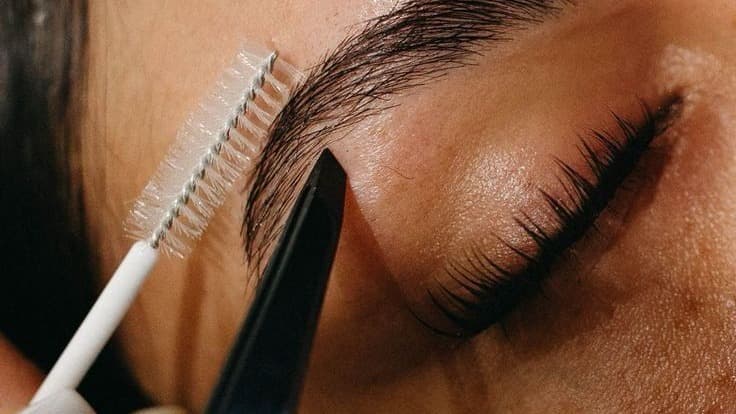 Diseño y perfilado de cejas