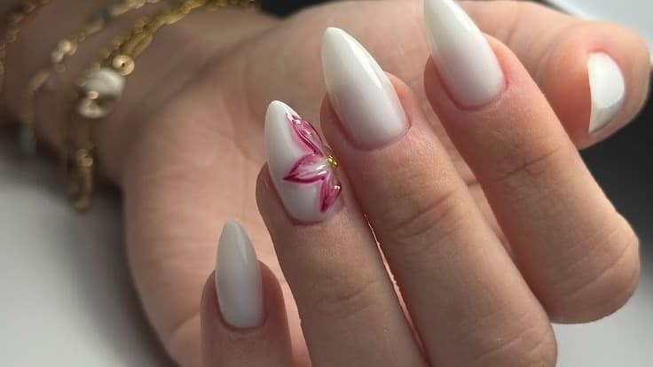 Soft gel/ Esculpidas : Con diseño en 2 uñas