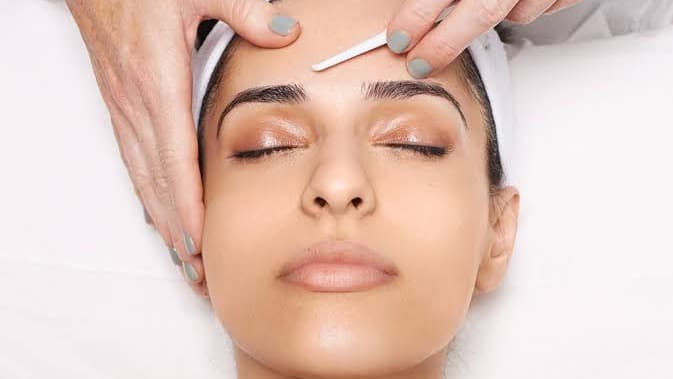 Limpieza facial profunda + dermaplaning