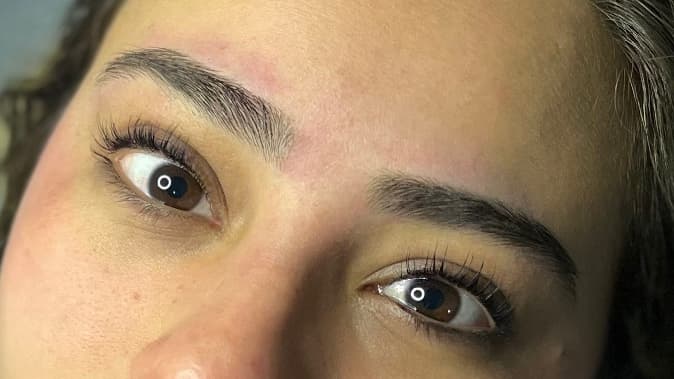 Lifting de pestañas + perfilado de cejas