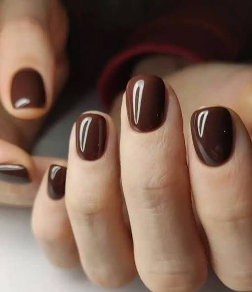 Belleza de manos con esmalte tradicional