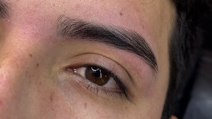 Diseño y Perfilado de Cejas